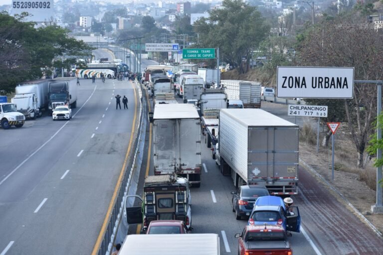 Normalistas Autopista del Sol-1