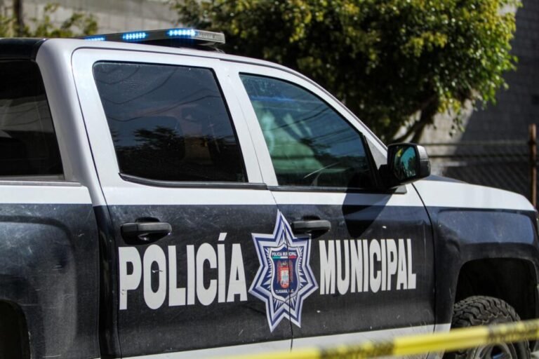 Patrulla-Policia-Municipal-Tijuana-costado-1068x712